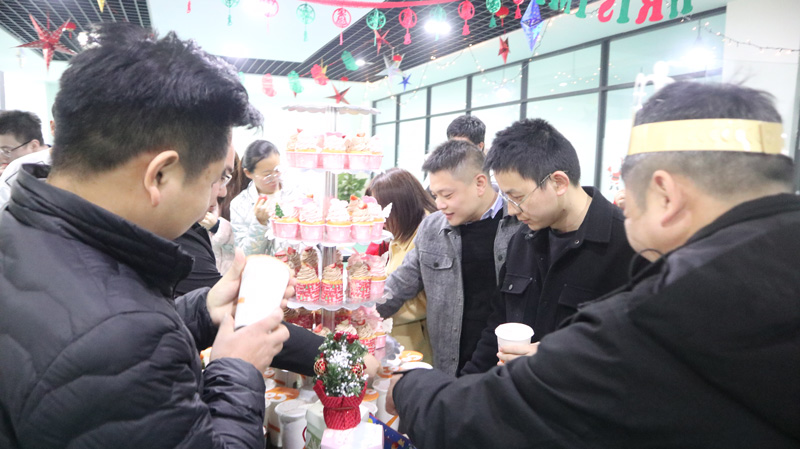 繽紛平安夜，歡樂圣誕節(jié) | 寶開舉辦第四季度員工集體生日會