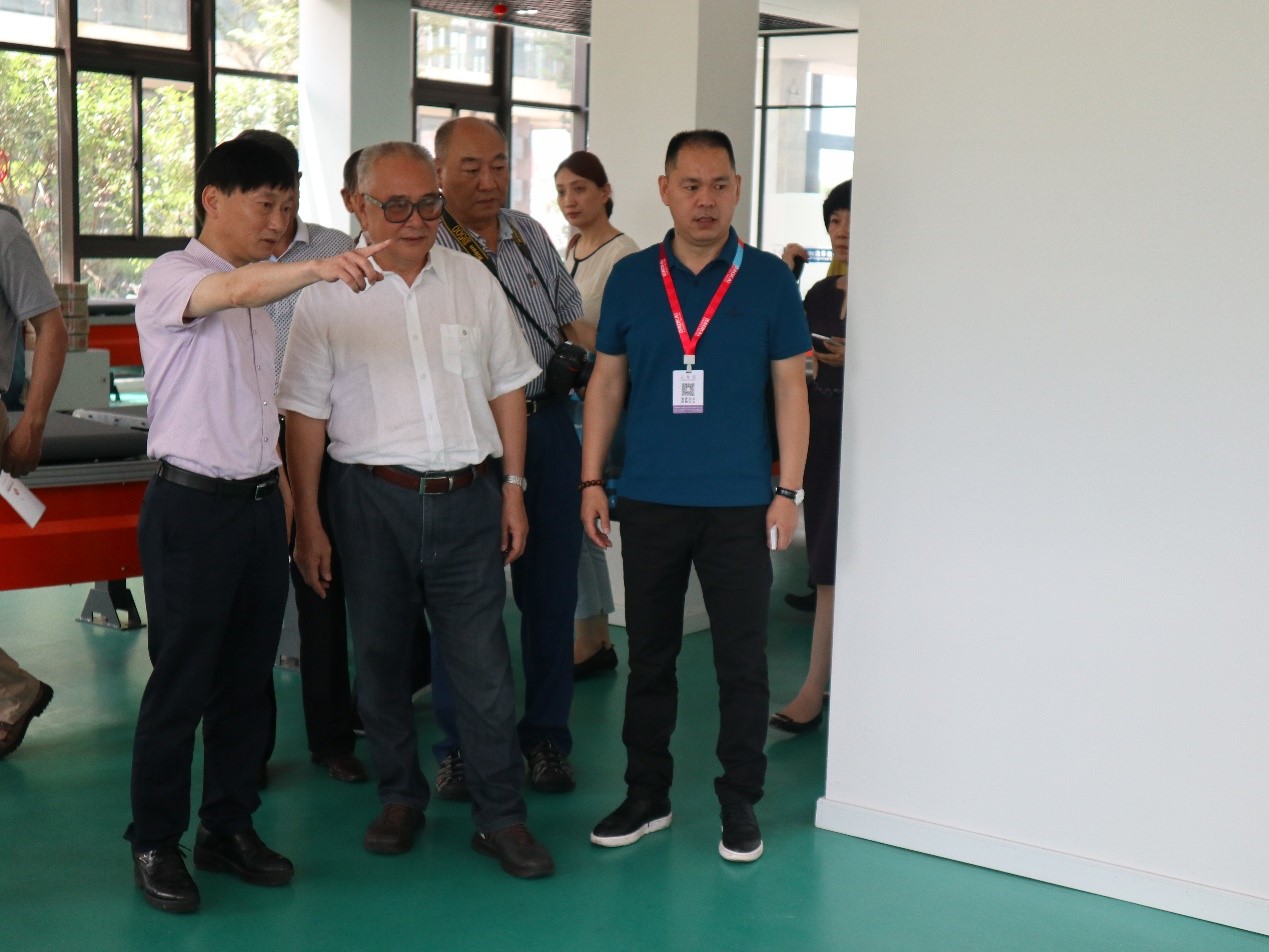 新聞 | 無錫市原政協(xié)領導、吳涇鎮(zhèn)黨委領導一行蒞臨寶開參觀考察